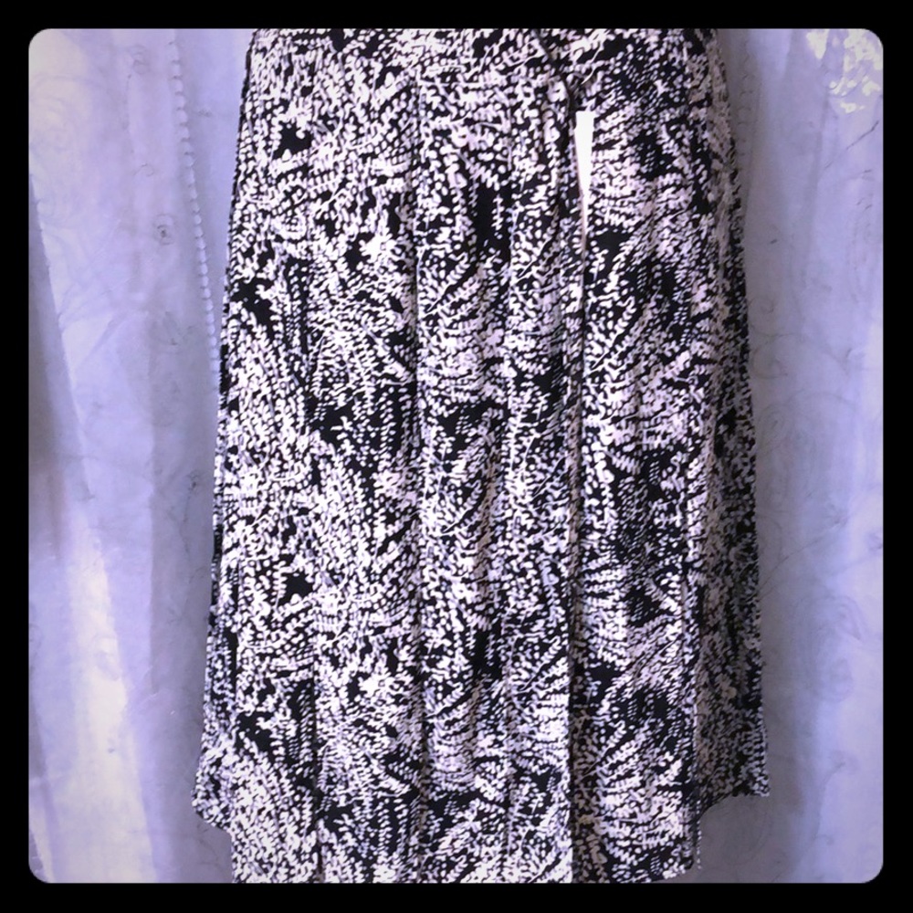 Black & White Pleated Skirt w/Front Tie-NEW